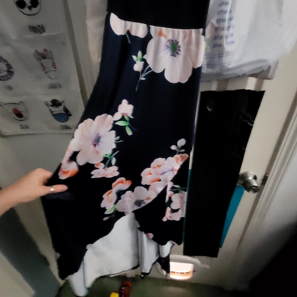 Dress - Picture 8 of 8